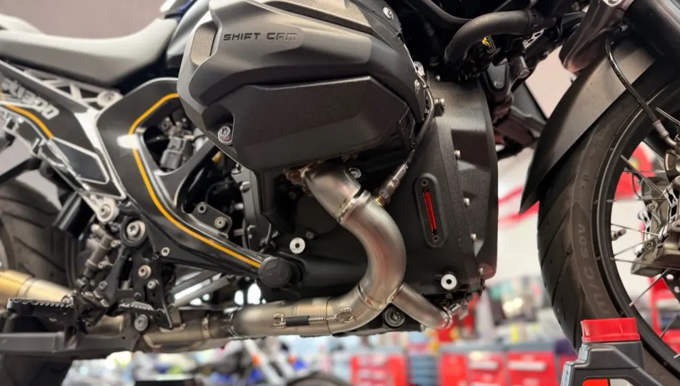 Colectores BMW R 1300 GS Artesanales Titanio con Válvula Eléctrica (2024-2026)